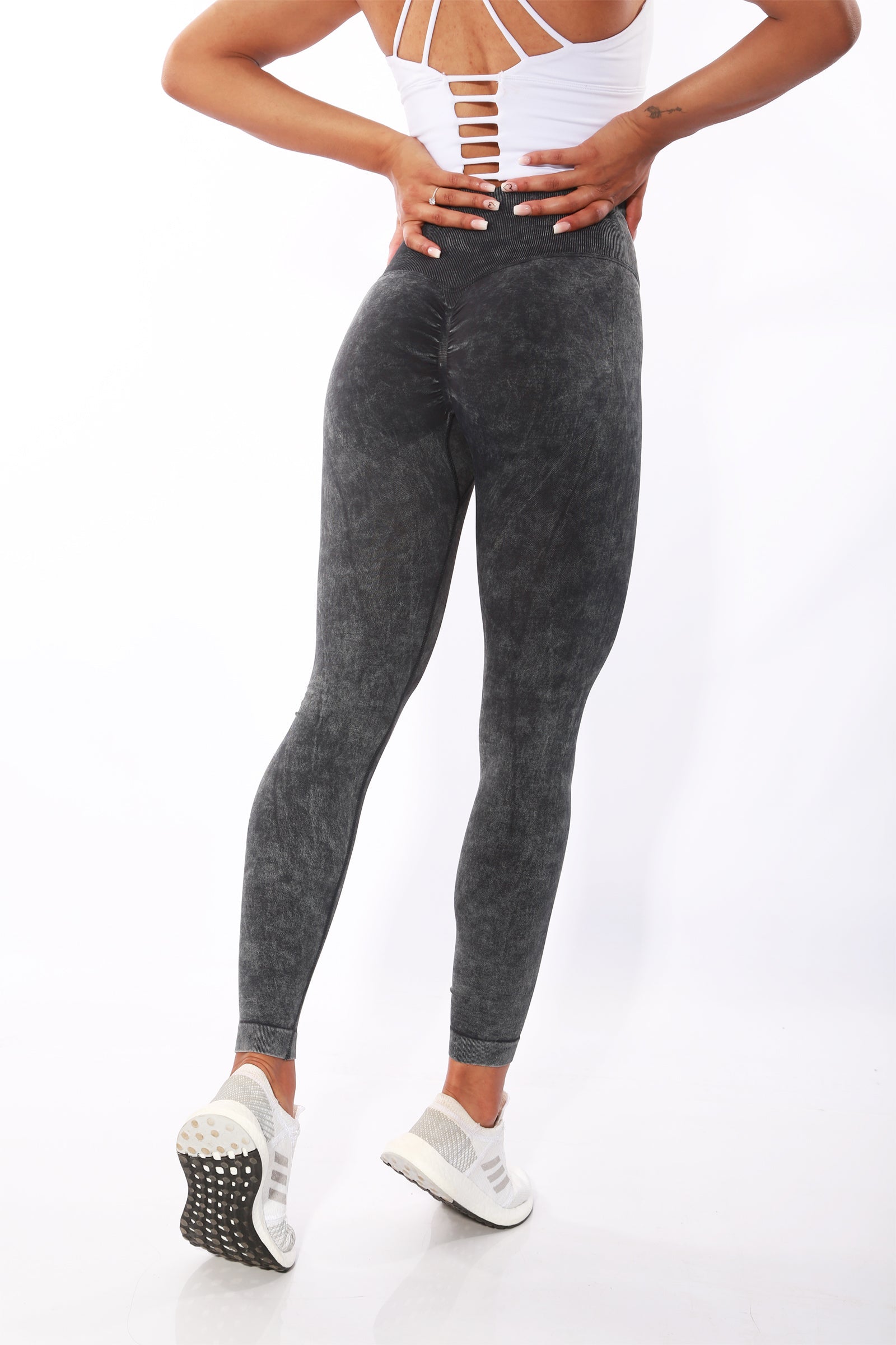 Image of Gym Bunny Summer Scrunch leggings -Black wash